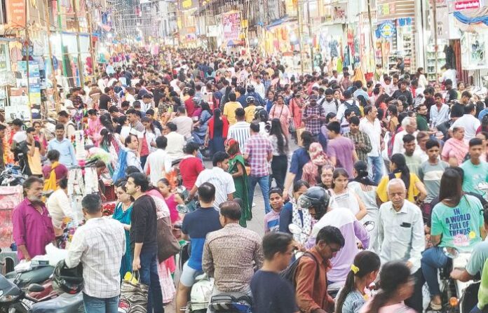 Dadar Market Crowd