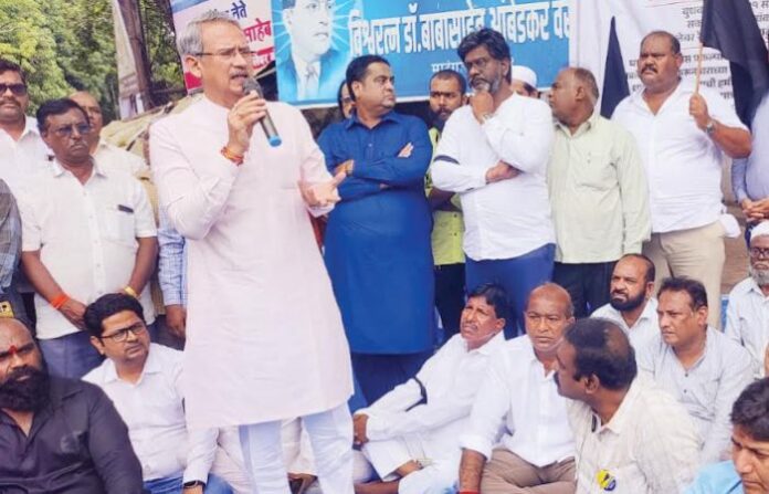 Dharavi Protest Anil Desai