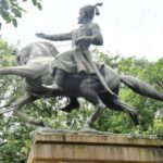 शिवरायांचा पुतळा मेघडंबरीत बसवा, कल्याण-डोंबिवली पालिकेविरोधात संतप्त शिवसैनिक रस्त्यावर उतरले