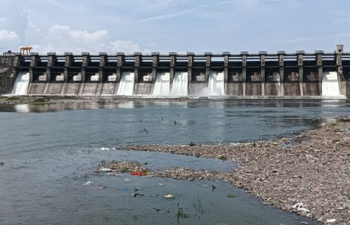 jayakwadi dam water release