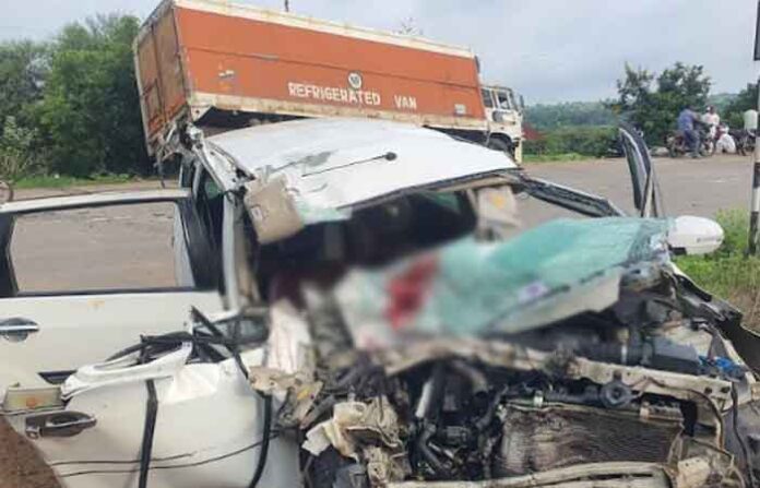nagar-accident Truck and car collide on Nagar-Daund highway; One killed, two injured