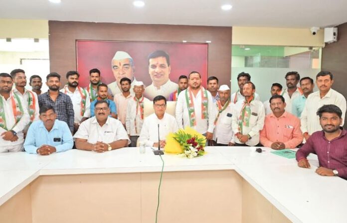 malunje hundreds of worker joined congress balasaheb thorat