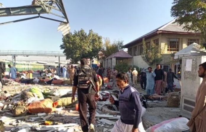 pakistan train blast