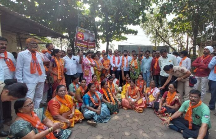Shivsena ubt protest