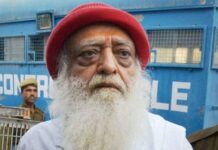 आसाराम बापू पुन्हा तुरुंगाबाहेर, उच्च न्यायालयाने ६ महिन्यांचा अंतरिम जामीन केला मंजूर