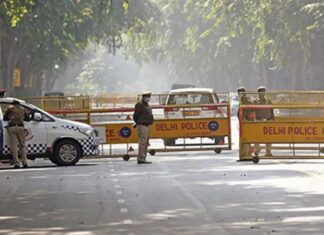 पाठलाग करत विनयभंग केला, मग स्कूटरला धडक देत रस्त्यावर खाली पाडले; दिल्लीत आणखी एक क्रूर घटना
