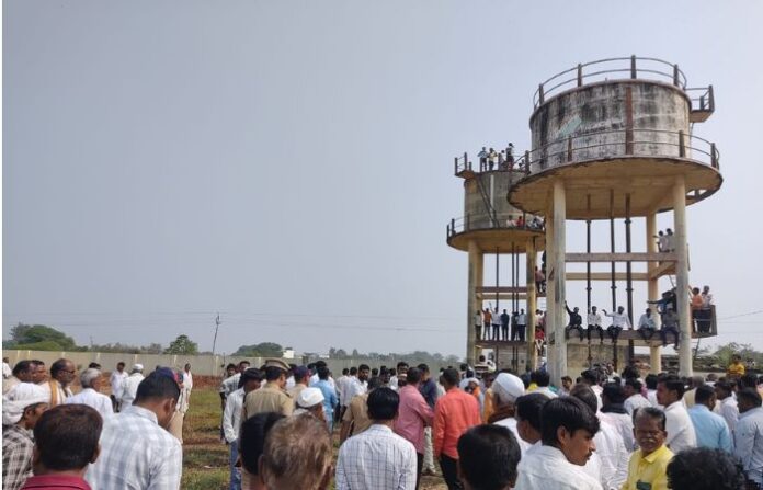 dhananjay deshmukh protest