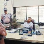 मैदानाच्या दुरवस्थेमुळे शालेय क्रीडा स्पर्धा रद्द, डोंबिवली क्रीडा संकुलात मातीचे ढीग, दारूच्या बाटल्यांचा खच; शिवसेनेने धरले केडीएमसी अधिकाऱ्यांना धारेवर