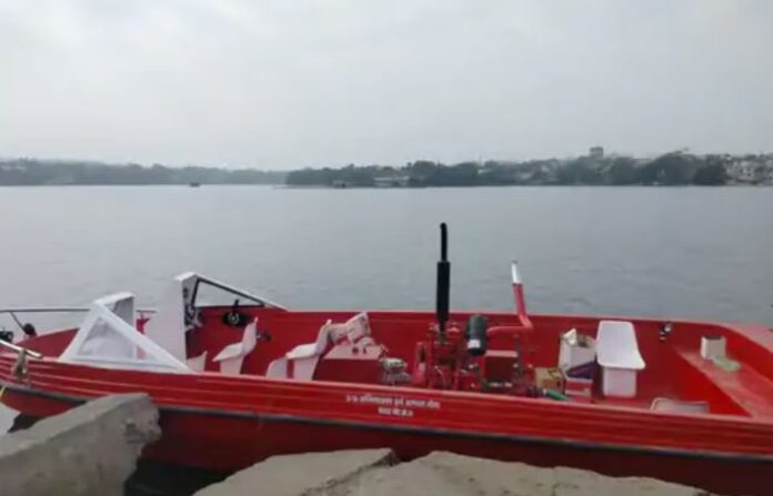 fire fighting boat