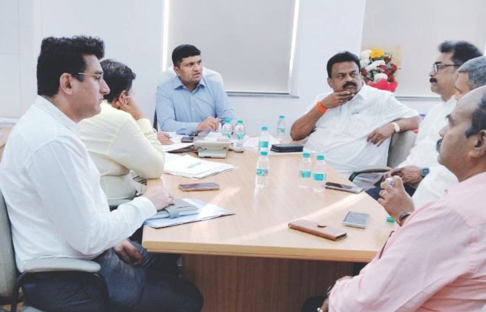 दिंडोशीतील कचराकोंडी सुटणार, शिवसेनेची घनकचरा विभागाच्या उपायुक्तांसोबत बैठक