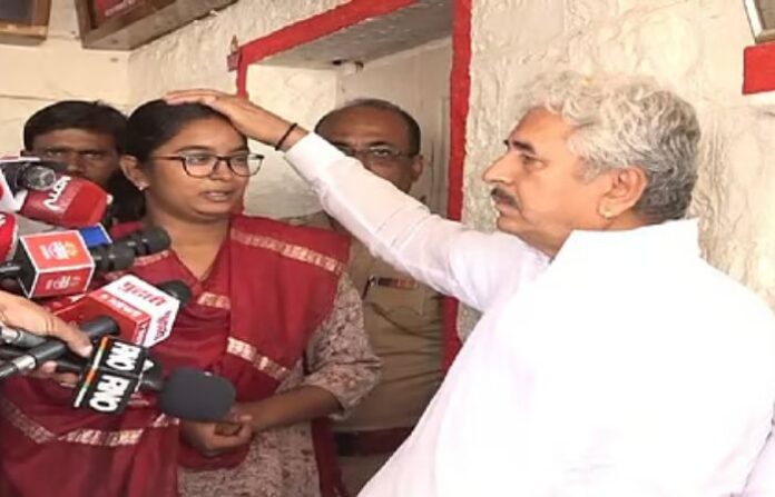 santosh deshmukh family meet namdev shastri