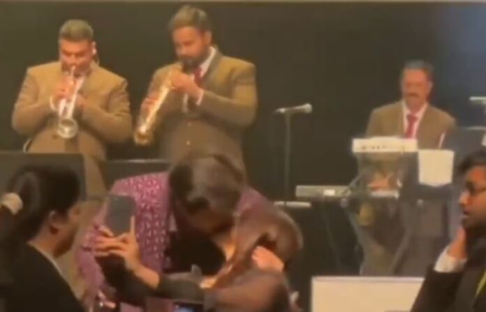 udit narayan kiss