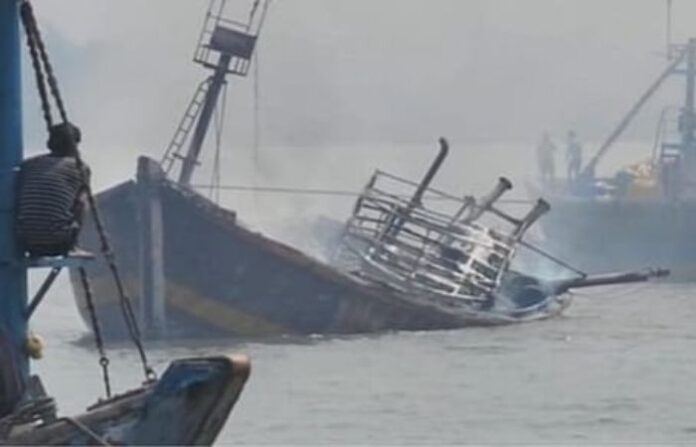 alibaug fishing boat