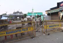 माजलगाव शहरात गाडीत सहा लाख रुपये पकडले, निवडणूक निर्णय अधिकार्यांची कारवाई