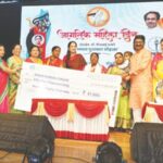 शिवसेना आणि जाणीव ट्रस्ट आईसारखी पाठीशी उभी राहिली! रश्मी ठाकरे यांच्या हस्ते कविता गोबाडे यांना ममता पुरस्कार