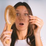 तुमचेही केस खूप गळताहेत का? करा हे घरगुती साधे सोपे उपचार, केस होतील लांबसडक