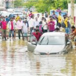 बंगळुरूत 110 मिमी पाऊस; गाडय़ा बुडाल्या, घरांत घुसले पाणी