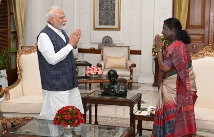 PM Modi meets President