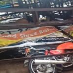 पुण्यात वादळी वाऱ्यामुळे मोठे होर्डिंग कोसळले, 7 ते 8 दुचाकींचे नुकसान