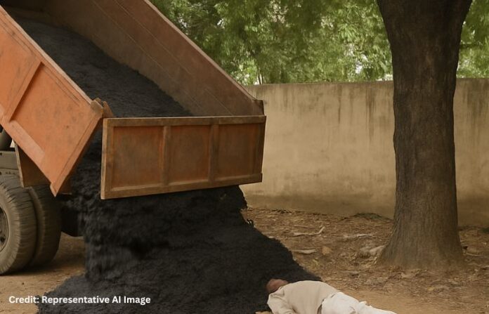 UP Man Dies as Sludge Dumped on Him by Civic Workers While Sleeping Under Tree in Bareilly UP Man Dies as Sludge Dumped on Him by Civic Workers While Sleeping Under Tree in Bareilly