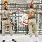 अटारी बॉर्डरवर रिट्रीट सुरू; हस्तांदोलन नाही