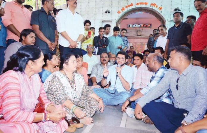 aaditya thackeray protest