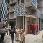 Mumbai news – बोरिवलीत कार पार्किंग लिफ्ट कोसळून 30 वर्षीय तरुणाचा मृत्यू, एक गंभीर जखमी