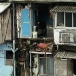 भायखळ्यात रहिवासी इमारतीचा काही भाग कोसळला; एका महिलेचा मृत्यू, दुसरी गंभीर जखमी