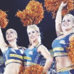 नाच-गाणं बंद करा, गावसकरांचे बीसीसीआयला आवाहन