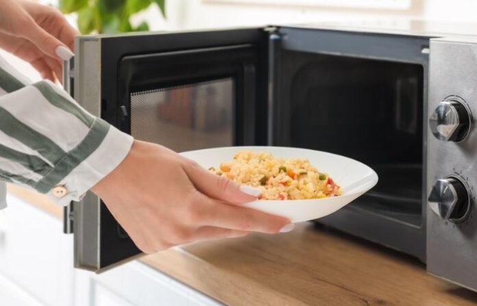 microwave oven