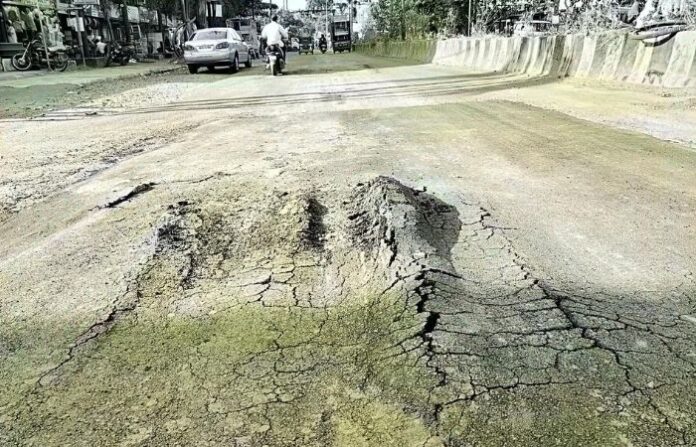titwala road pothole