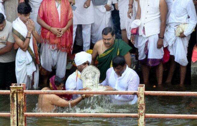 Departure of Nivruttinath Maharaj Dindi 1