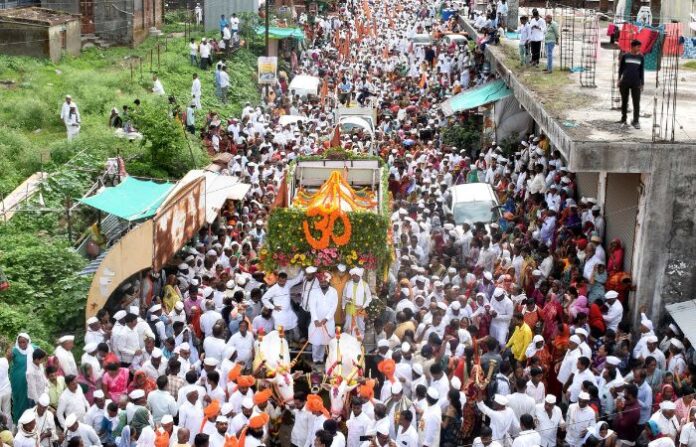 Departure of Nivruttinath Maharaj Dindi to Pandharpur Echoes Through Trimbakeshwar with Tal-Mrudang Rhythms Departure of Nivruttinath Maharaj Dindi to Pandharpur Echoes Through Trimbakeshwar with Tal-Mrudang Rhythms