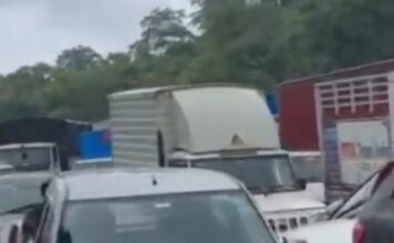 Massive Traffic Jam on Mumbai-Ahmedabad National Highway Near Khanivade Toll to Varai