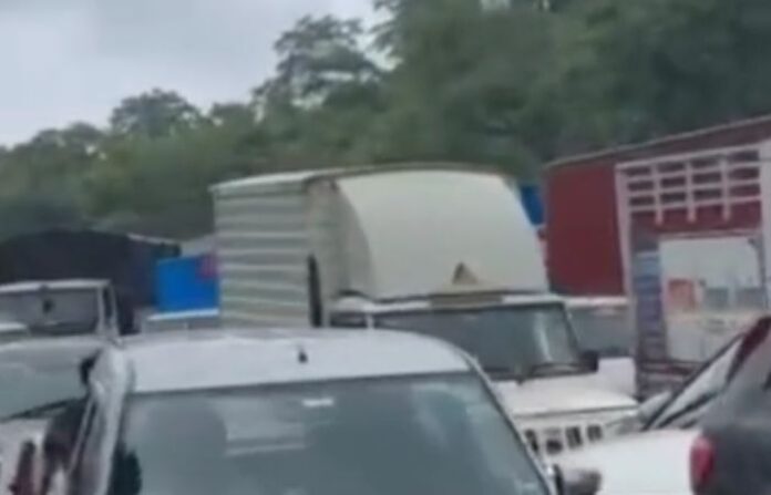 Massive Traffic Jam on Mumbai-Ahmedabad National Highway Near Khanivade Toll to Varai