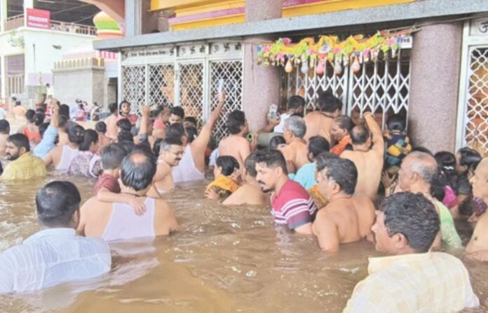 first-dakshindwar-ceremony-shri-datt-mandir-season
