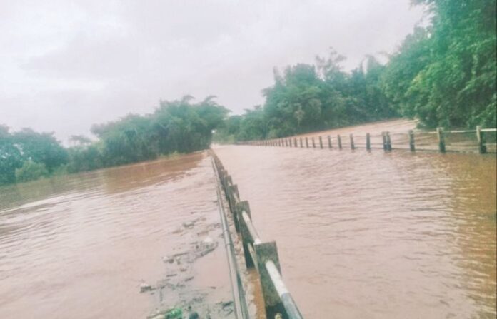 gadhinglaj-chandgad-road-traffic-halted