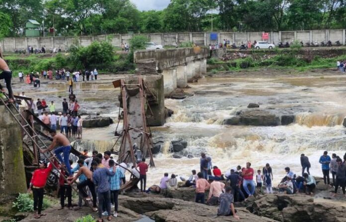 indrayani bridge collpase