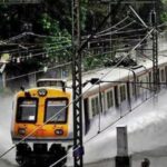 मुंबईकरांच्या दिवसाची सुरुवात लेटमार्कने, मुसळधार पावसामुळे लोकलची वाहतूक मंदावली