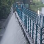 पाऊस पावला! पवई तलाव दुथडी भरून वाहू लागला!! गेल्या वर्षीपेक्षा 19 दिवस आधीच ‘ओव्हरफ्लो’