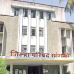 सांगली झेडपीची मुख्य इमारत धोकादायक, स्लॅब कोसळण्याचे प्रकार सुरूच; पर्यायी जागा नसल्याने कामकाज सुरू