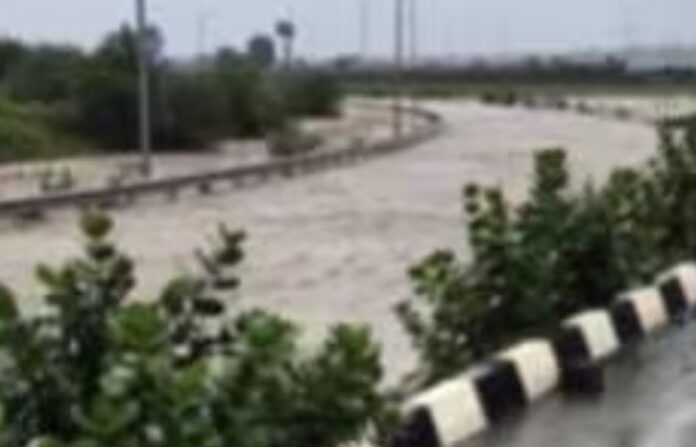 water on samruddhi highway