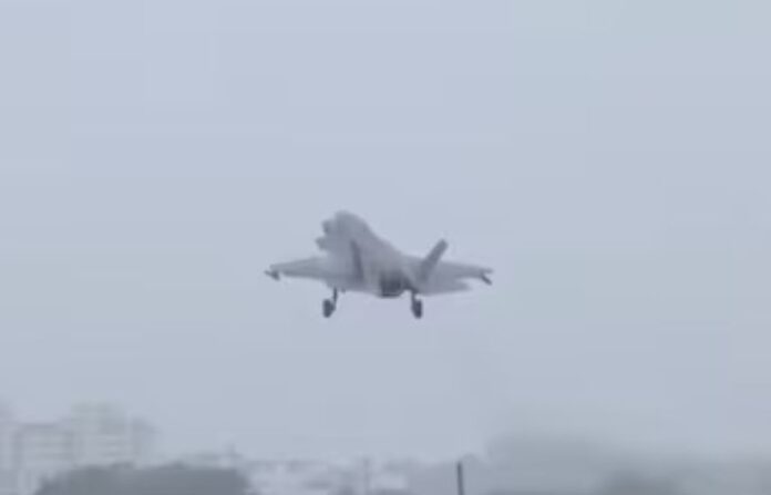 F-35 Jet Leaves Kerala British Fighter Returns Home After Month-Long Glitch F-35 Jet Leaves Kerala British Fighter Returns Home After Month-Long Glitch