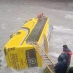 जम्मू कश्मिरमधील गांदरबल येथे जवानांना घेऊन जाणारी बस सिंध नदीत कोसळली, बचावकार्य सुरू