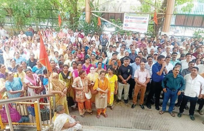 MTNL Workers
