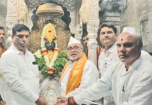 Muslim Devotee Offers Silver Crown to Lord Vitthal, Symbol of Communal Harmony