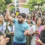 सरकार ‘क्रॅश’ होणार? बांगलादेशात पुन्हा भडका, लोक सचिवालयात घुसले; विमान दुर्घटनेचे तीव्र पडसाद