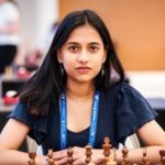 महाराष्ट्राची दिव्या देशमुख बनली जगज्जेती! बुद्धीबळ विश्वचषक अंतिम स्पर्धेत कोनेरू हम्पीला दिली मात