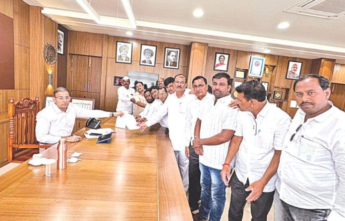 jamkhed-apmc-no-confidence-ram-shinde-shocks-rohit-pawar jamkhed-apmc-no-confidence-ram-shinde-shocks-rohit-pawar