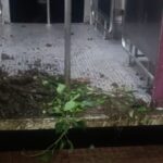 कसारा रेल्वे स्थानकातील घटना, लोकलवर दरड कोसळली; दोन प्रवासी जखमी